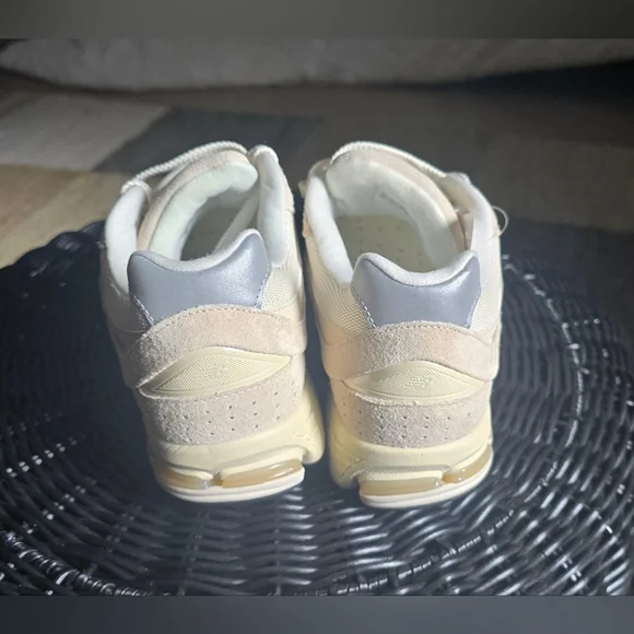 New Balance Cream 2002R Men's Shoes - Picture 8 of 9